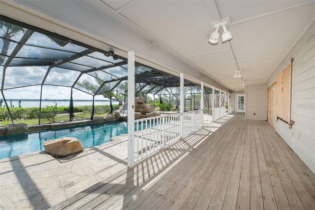 For Sale: $2,500,000 (6 beds, 5 baths, 6991 Square Feet)