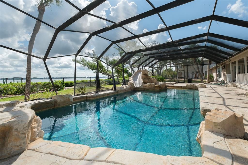 For Sale: $2,500,000 (6 beds, 5 baths, 6991 Square Feet)
