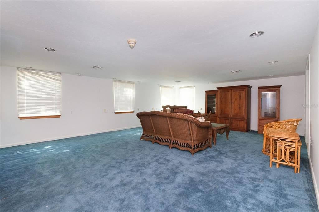 For Sale: $2,500,000 (6 beds, 5 baths, 6991 Square Feet)