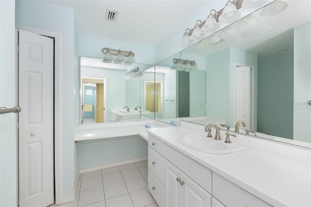 For Sale: $2,500,000 (6 beds, 5 baths, 6991 Square Feet)