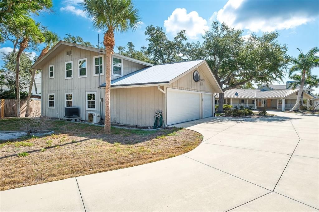 For Sale: $2,500,000 (6 beds, 5 baths, 6991 Square Feet)