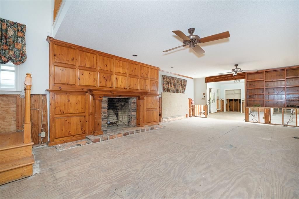 For Sale: $2,500,000 (6 beds, 5 baths, 6991 Square Feet)