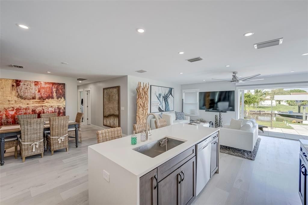 En Venta: $785,000 (4 camas, 3 baños, 1959 Pies cuadrados)