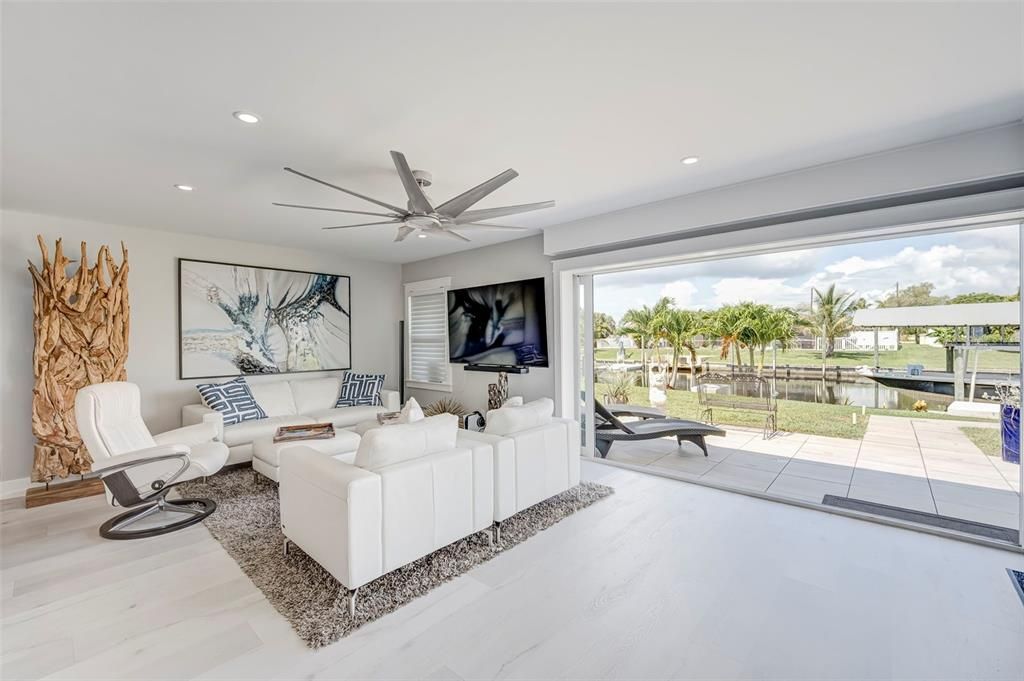 En Venta: $785,000 (4 camas, 3 baños, 1959 Pies cuadrados)