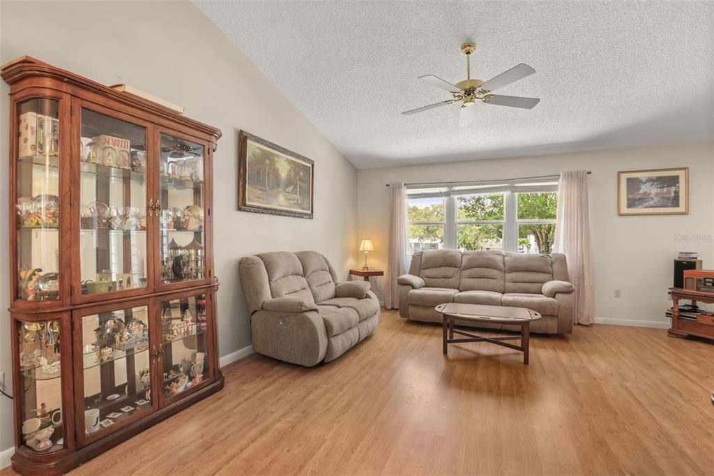 En Venta: $241,900 (3 camas, 2 baños, 1569 Pies cuadrados)