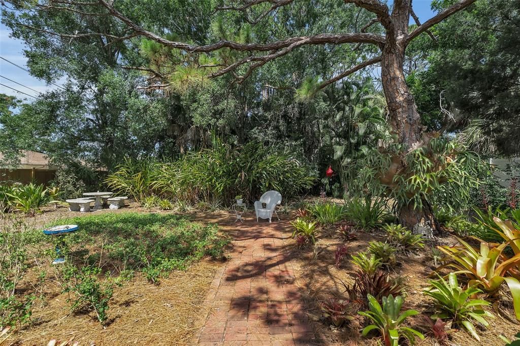 For Sale: $447,000 (3 beds, 2 baths, 1706 Square Feet)