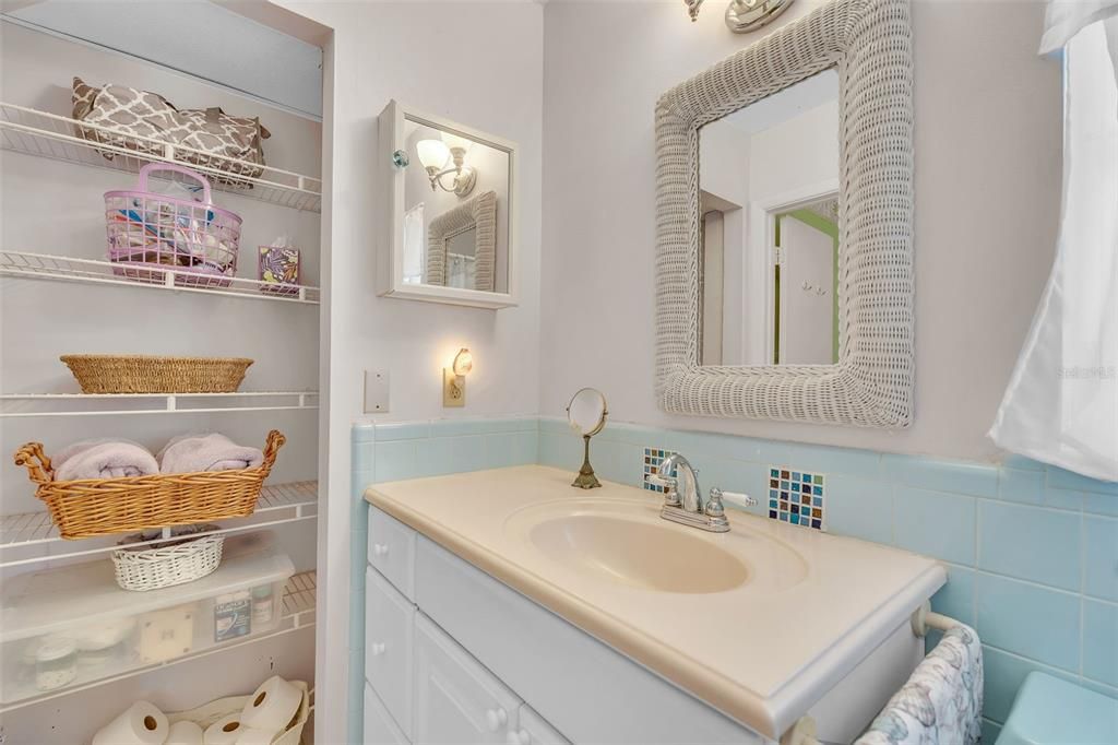 For Sale: $447,000 (3 beds, 2 baths, 1706 Square Feet)