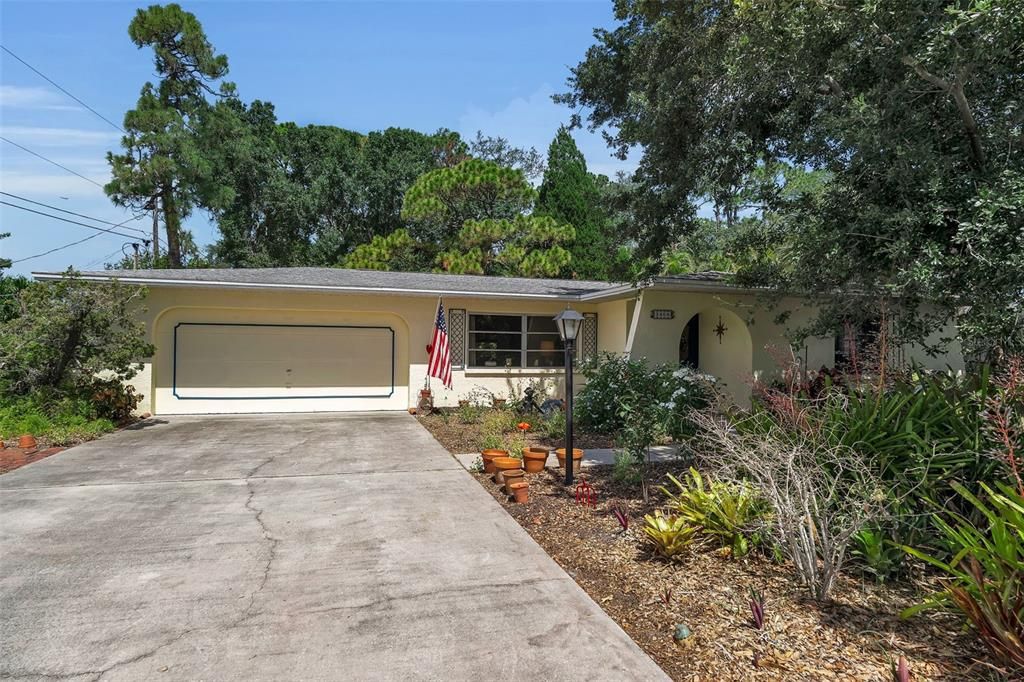 For Sale: $447,000 (3 beds, 2 baths, 1706 Square Feet)