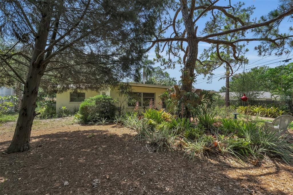 For Sale: $447,000 (3 beds, 2 baths, 1706 Square Feet)