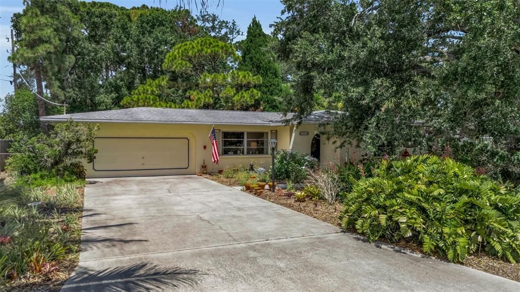 For Sale: $447,000 (3 beds, 2 baths, 1706 Square Feet)