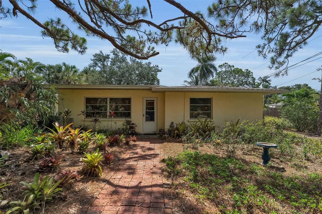 For Sale: $447,000 (3 beds, 2 baths, 1706 Square Feet)