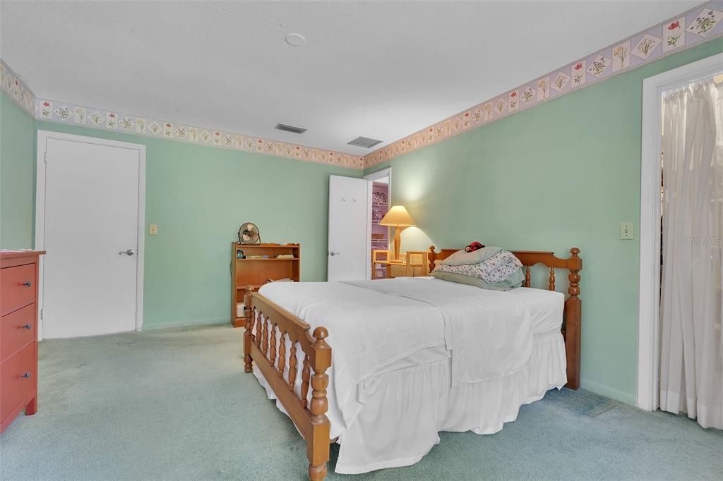 For Sale: $447,000 (3 beds, 2 baths, 1706 Square Feet)