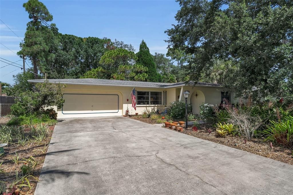 For Sale: $447,000 (3 beds, 2 baths, 1706 Square Feet)