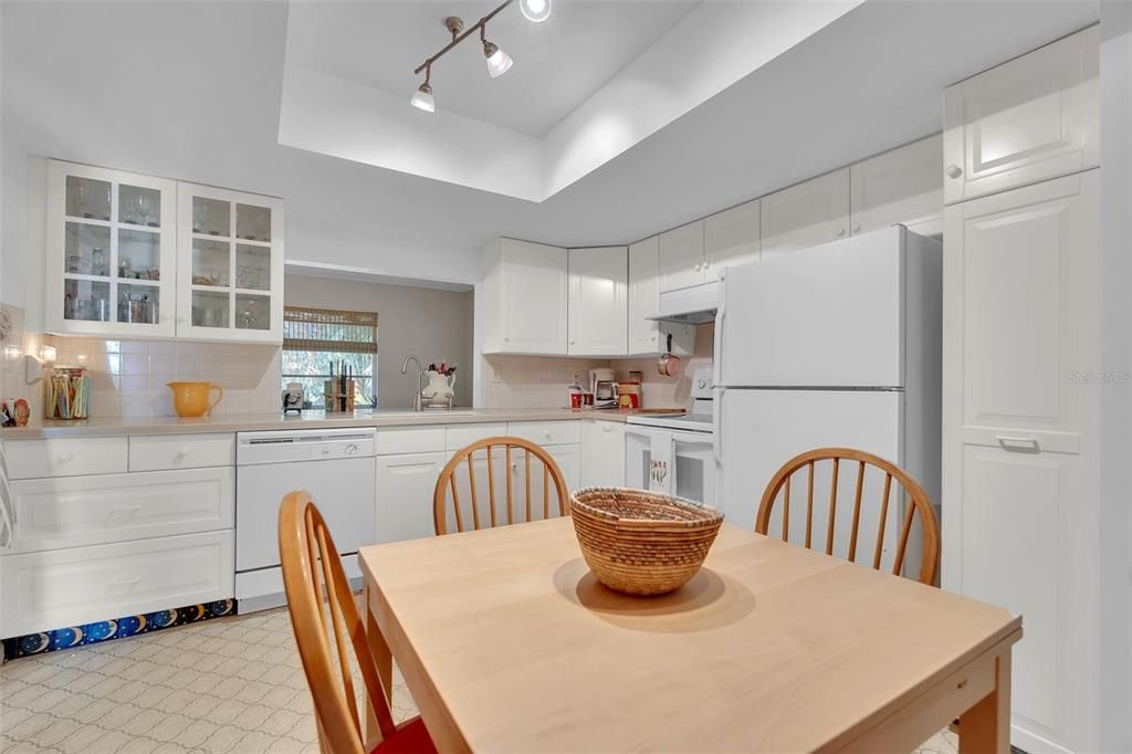 For Sale: $447,000 (3 beds, 2 baths, 1706 Square Feet)
