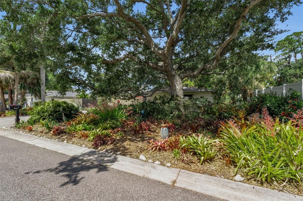 For Sale: $447,000 (3 beds, 2 baths, 1706 Square Feet)