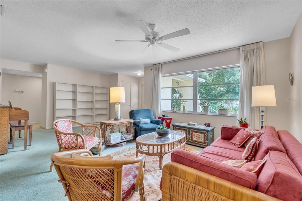 For Sale: $447,000 (3 beds, 2 baths, 1706 Square Feet)