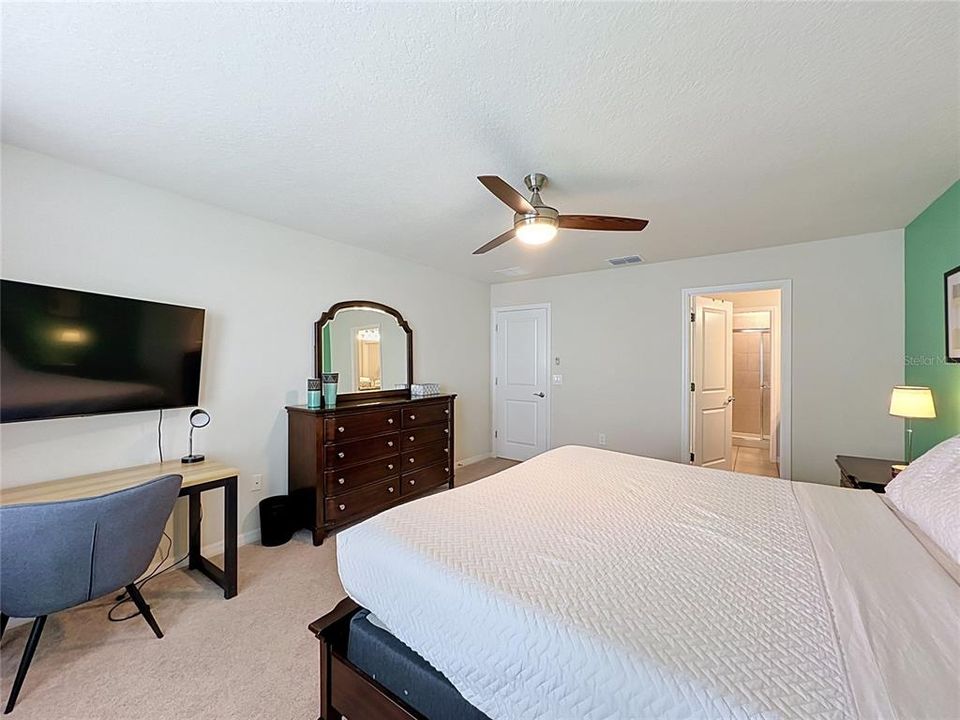 For Sale: $425,000 (5 beds, 4 baths, 2293 Square Feet)
