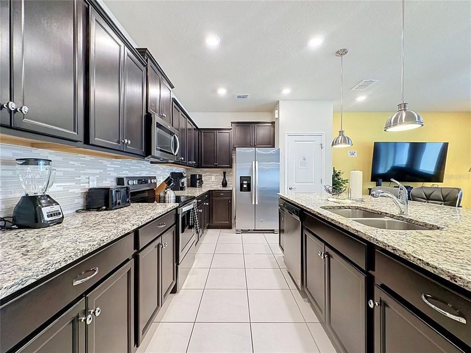 For Sale: $425,000 (5 beds, 4 baths, 2293 Square Feet)