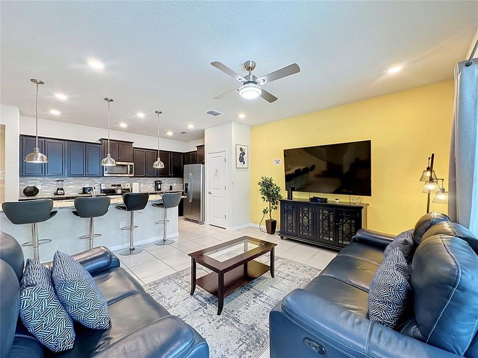 For Sale: $425,000 (5 beds, 4 baths, 2293 Square Feet)