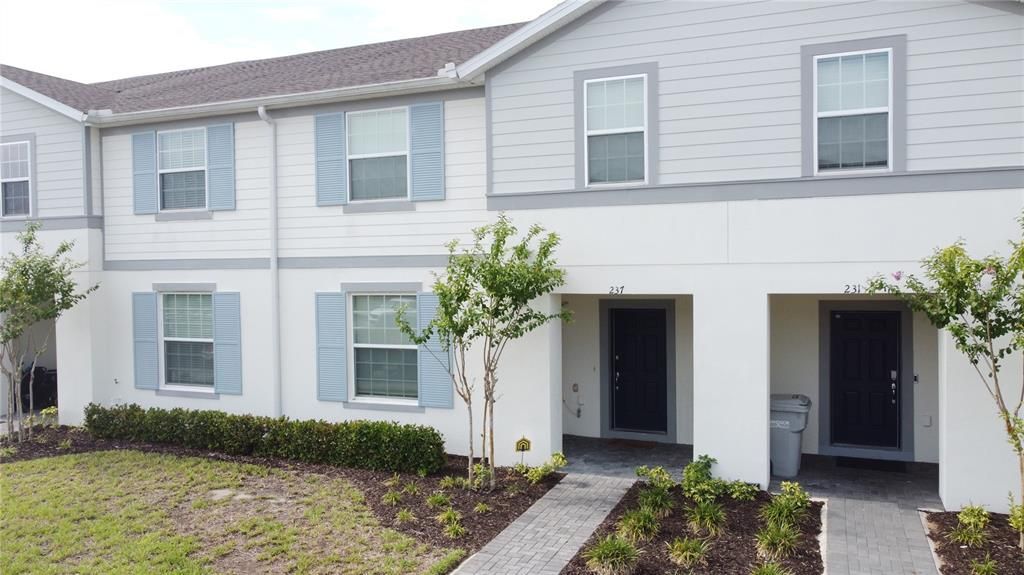 For Sale: $425,000 (5 beds, 4 baths, 2293 Square Feet)