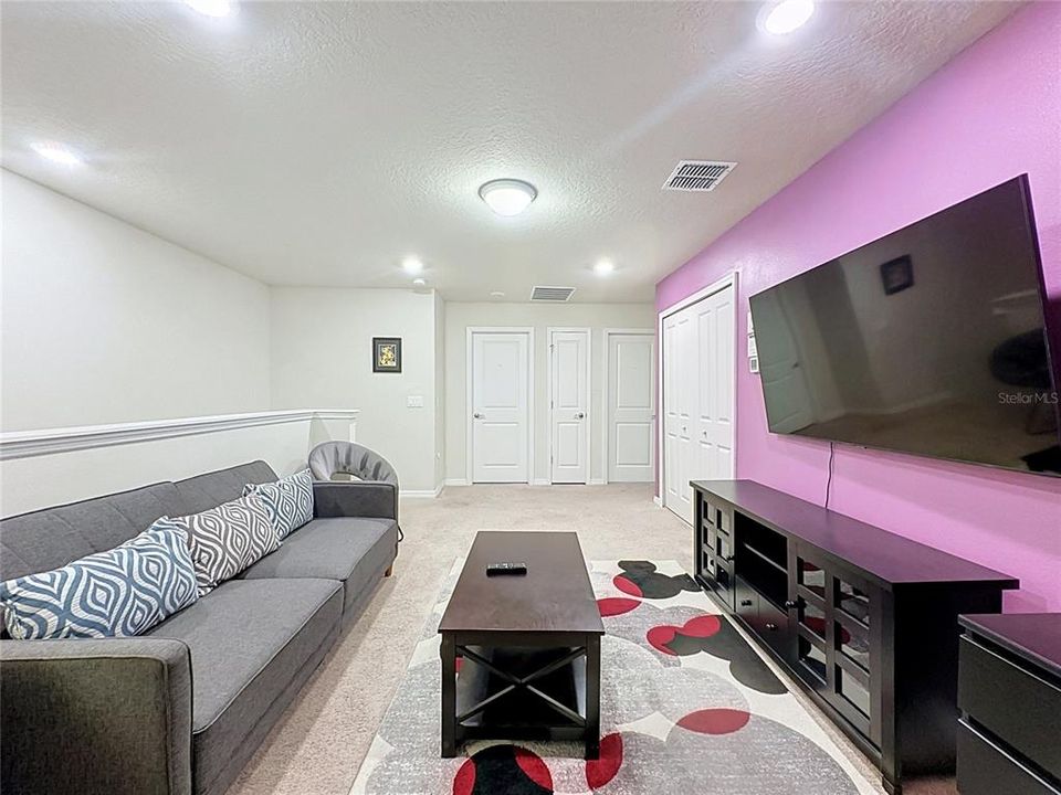 For Sale: $425,000 (5 beds, 4 baths, 2293 Square Feet)