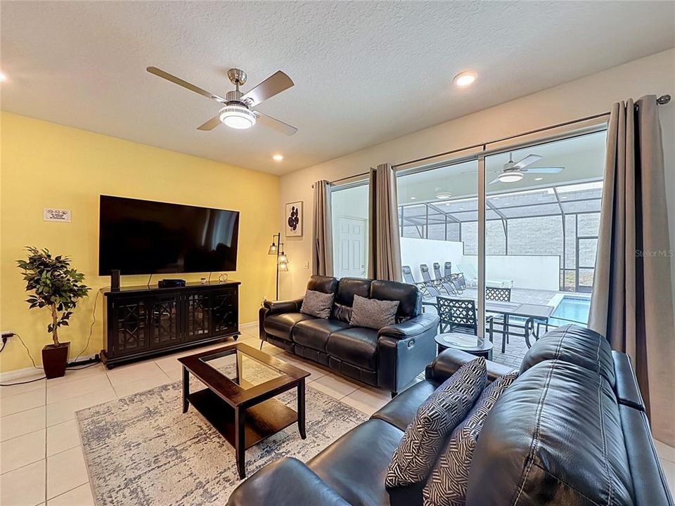 For Sale: $425,000 (5 beds, 4 baths, 2293 Square Feet)