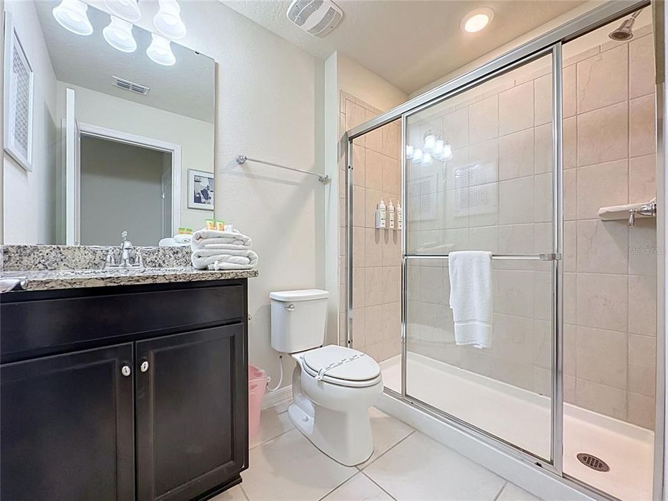 For Sale: $425,000 (5 beds, 4 baths, 2293 Square Feet)