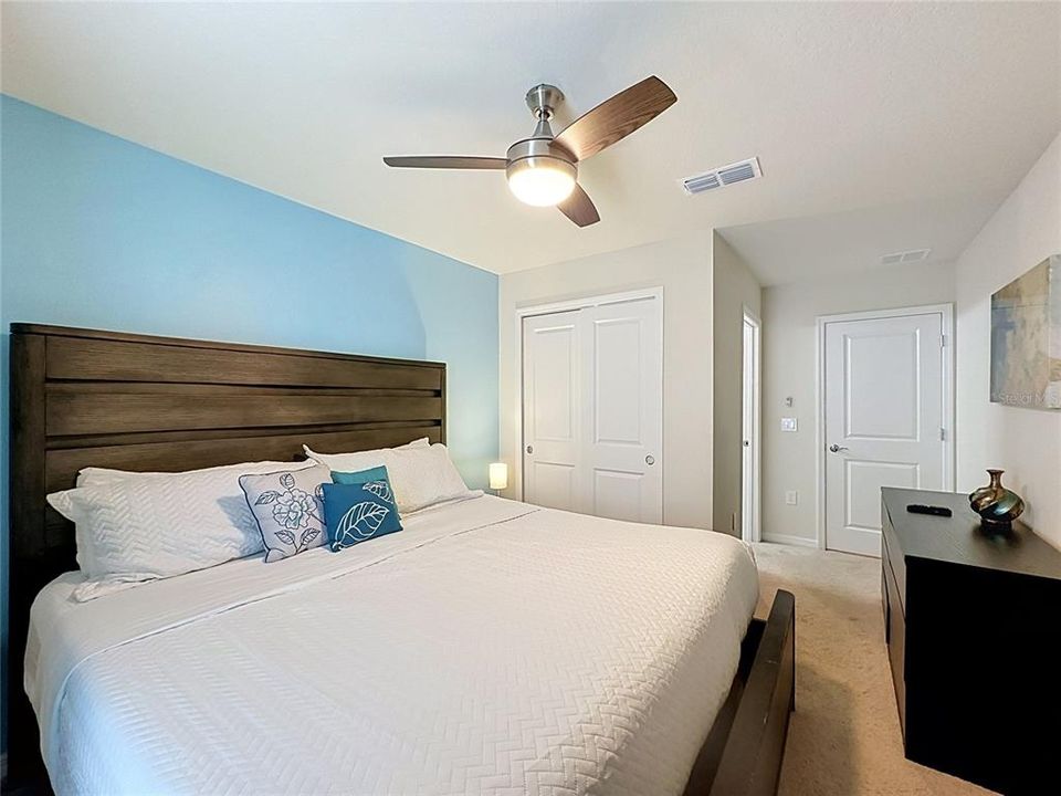 For Sale: $425,000 (5 beds, 4 baths, 2293 Square Feet)