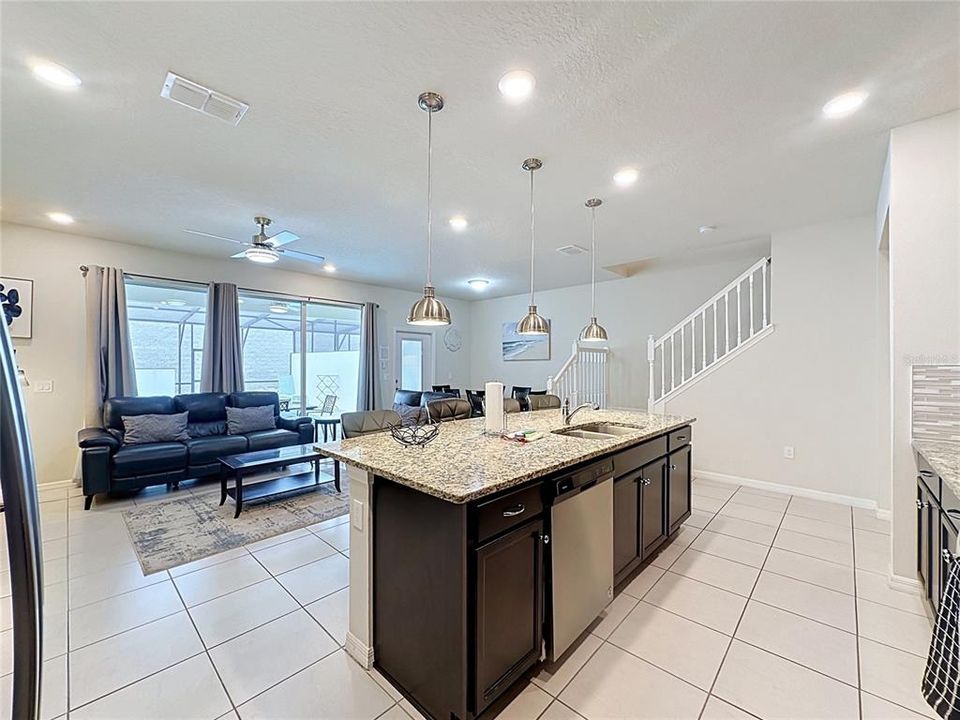For Sale: $425,000 (5 beds, 4 baths, 2293 Square Feet)