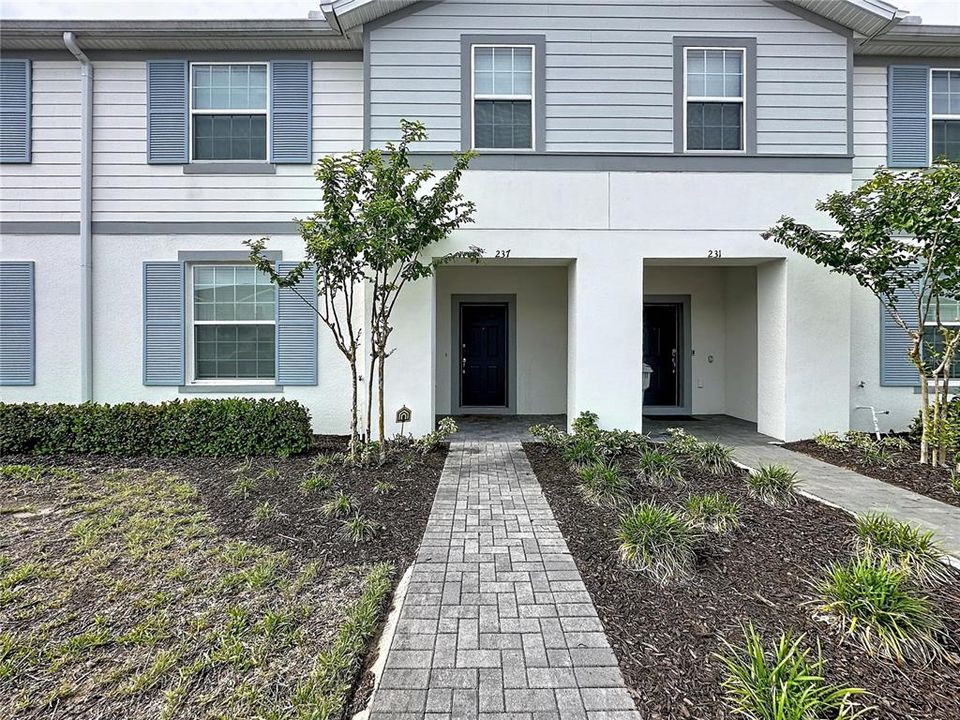 For Sale: $425,000 (5 beds, 4 baths, 2293 Square Feet)