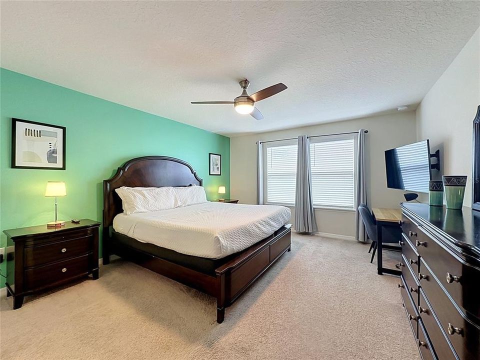 For Sale: $425,000 (5 beds, 4 baths, 2293 Square Feet)