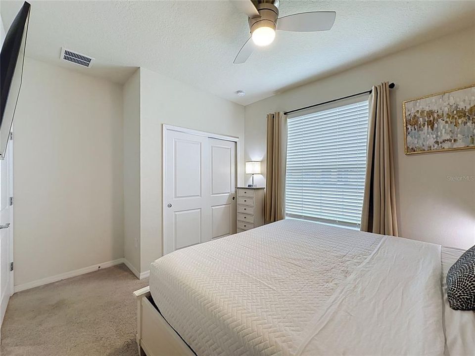 For Sale: $425,000 (5 beds, 4 baths, 2293 Square Feet)