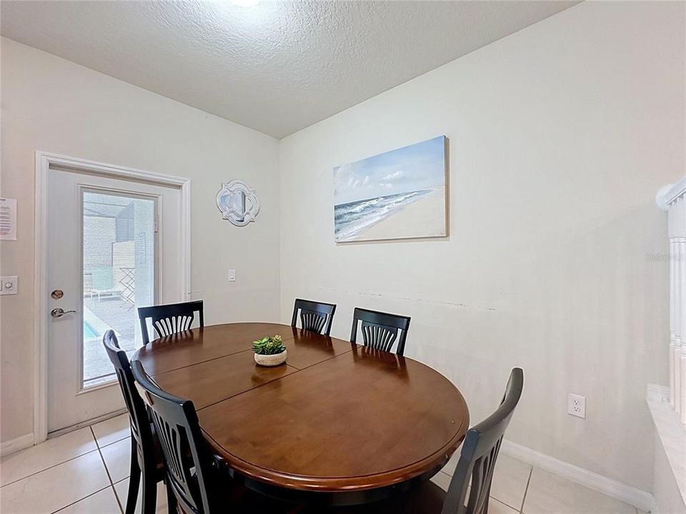 For Sale: $425,000 (5 beds, 4 baths, 2293 Square Feet)