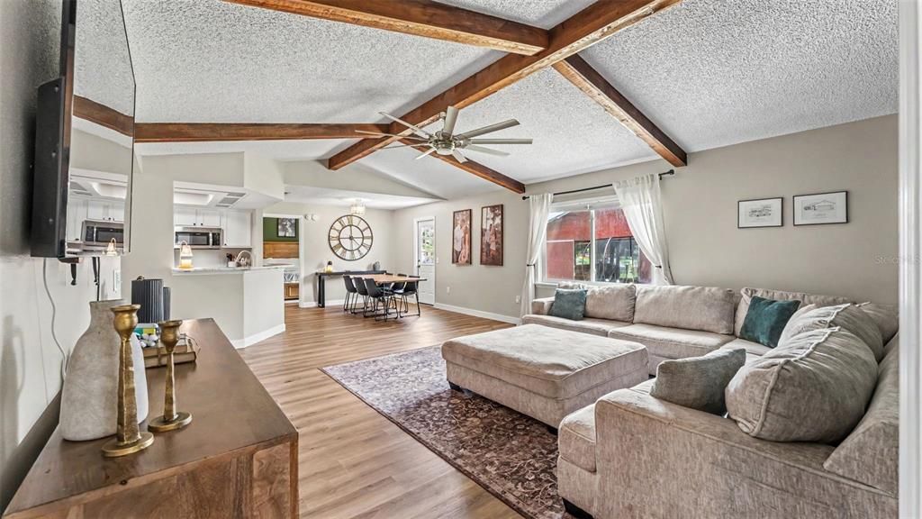 На продажу: $465,000 (4 спален, 2 ванн, 1747 Квадратных фут)