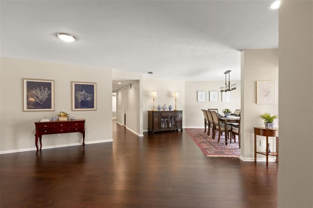 En Venta: $859,900 (4 camas, 3 baños, 2663 Pies cuadrados)