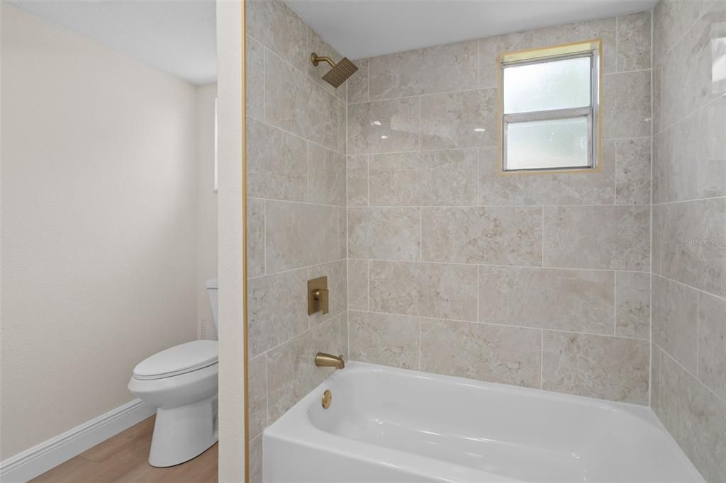 En Venta: $329,000 (2 camas, 2 baños, 1388 Pies cuadrados)