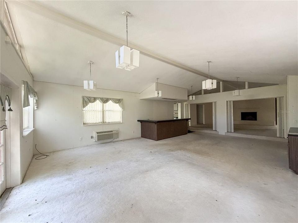 En Venta: $446,000 (4 camas, 3 baños, 3613 Pies cuadrados)
