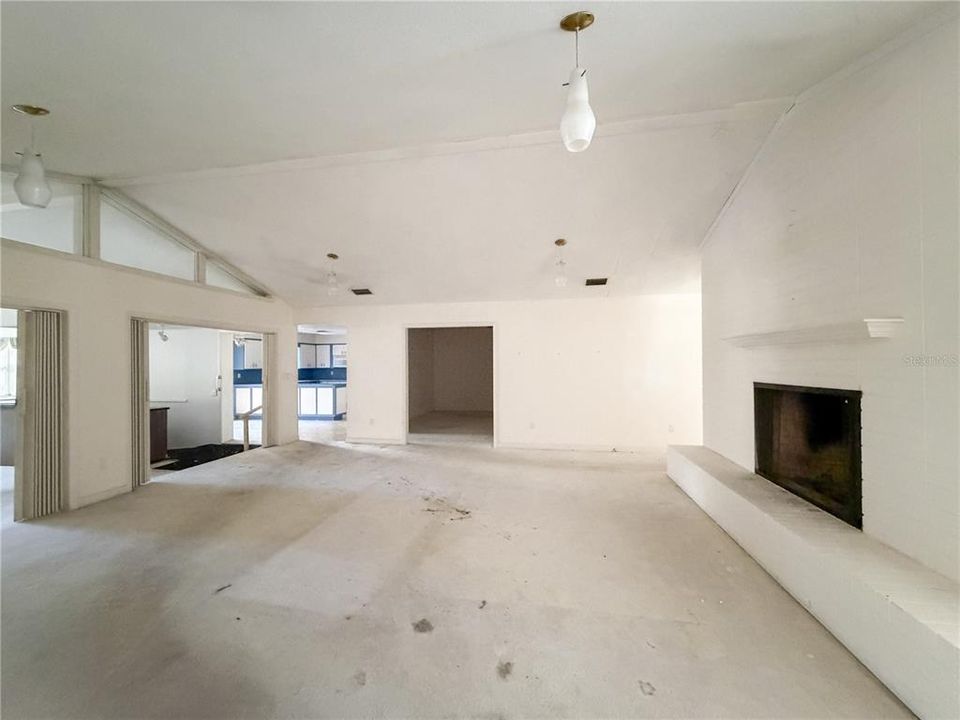 En Venta: $446,000 (4 camas, 3 baños, 3613 Pies cuadrados)