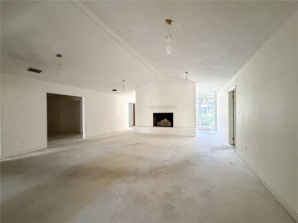 En Venta: $446,000 (4 camas, 3 baños, 3613 Pies cuadrados)