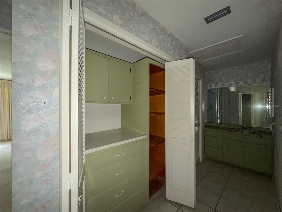 En Venta: $446,000 (4 camas, 3 baños, 3613 Pies cuadrados)