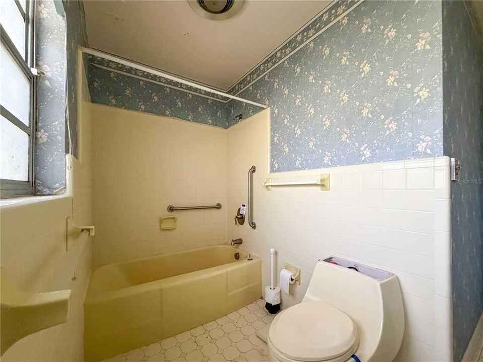 Active With Contract: $345,000 (4 beds, 3 baths, 3613 Square Feet)