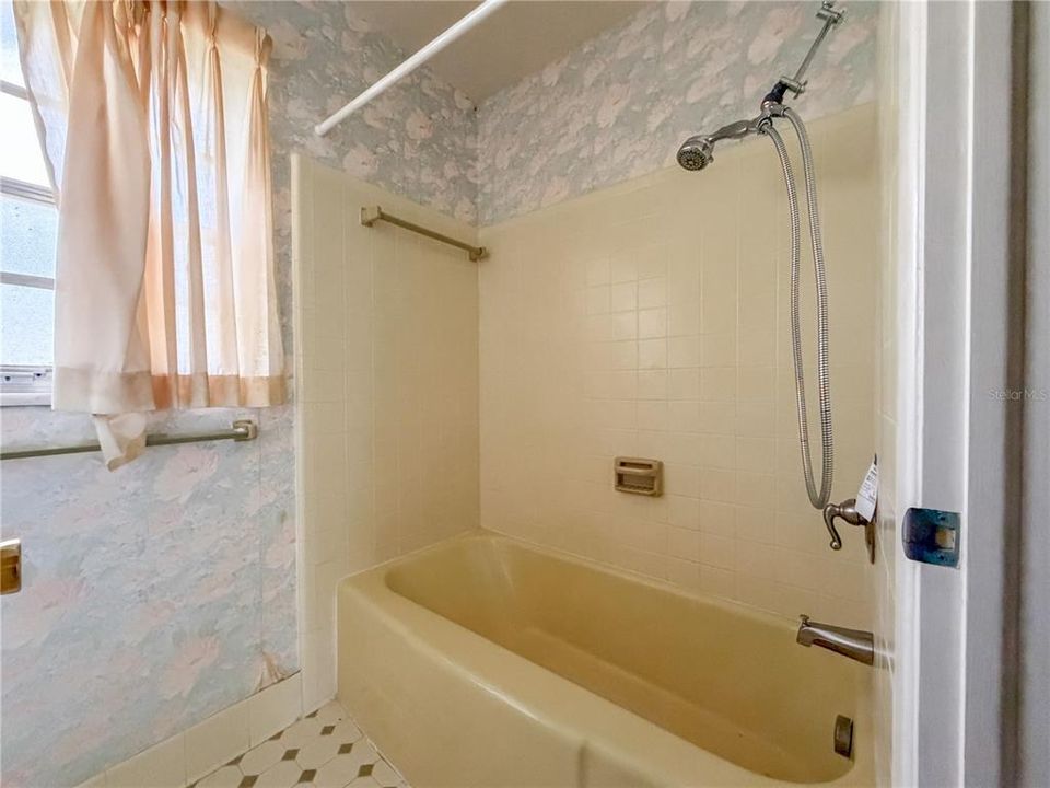 En Venta: $446,000 (4 camas, 3 baños, 3613 Pies cuadrados)