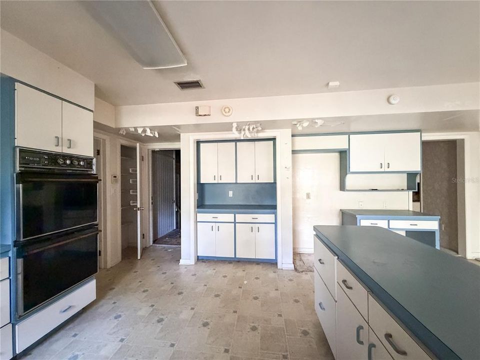 En Venta: $446,000 (4 camas, 3 baños, 3613 Pies cuadrados)