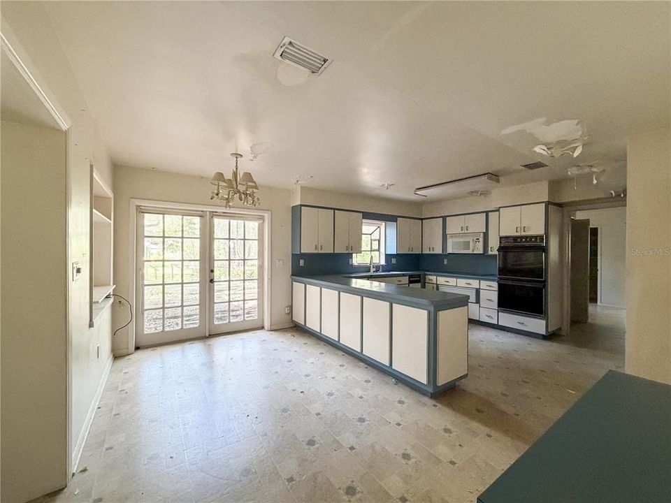 En Venta: $446,000 (4 camas, 3 baños, 3613 Pies cuadrados)