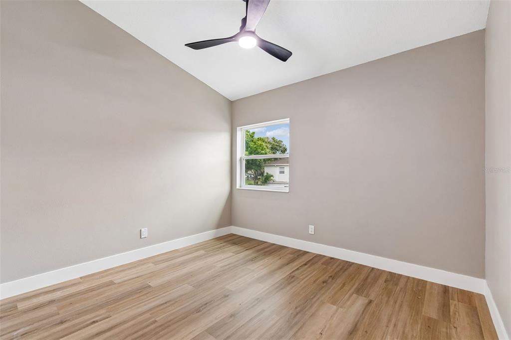 На продажу: $310,000 (2 спален, 1 ванн, 1044 Квадратных фут)