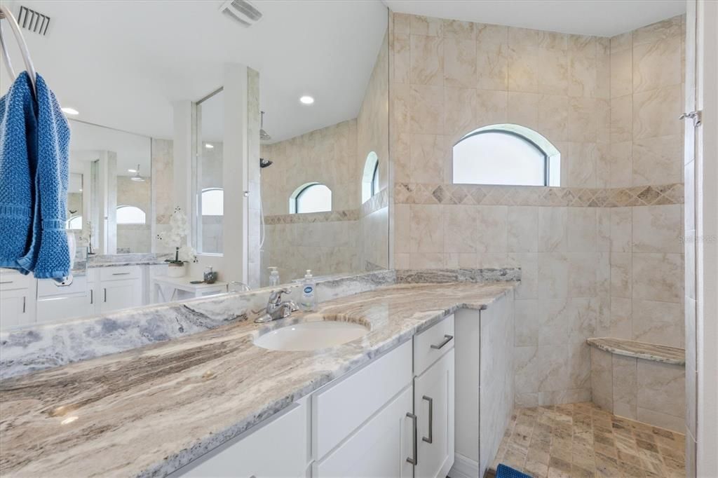 Activo con contrato: $750,000 (3 camas, 2 baños, 2098 Pies cuadrados)