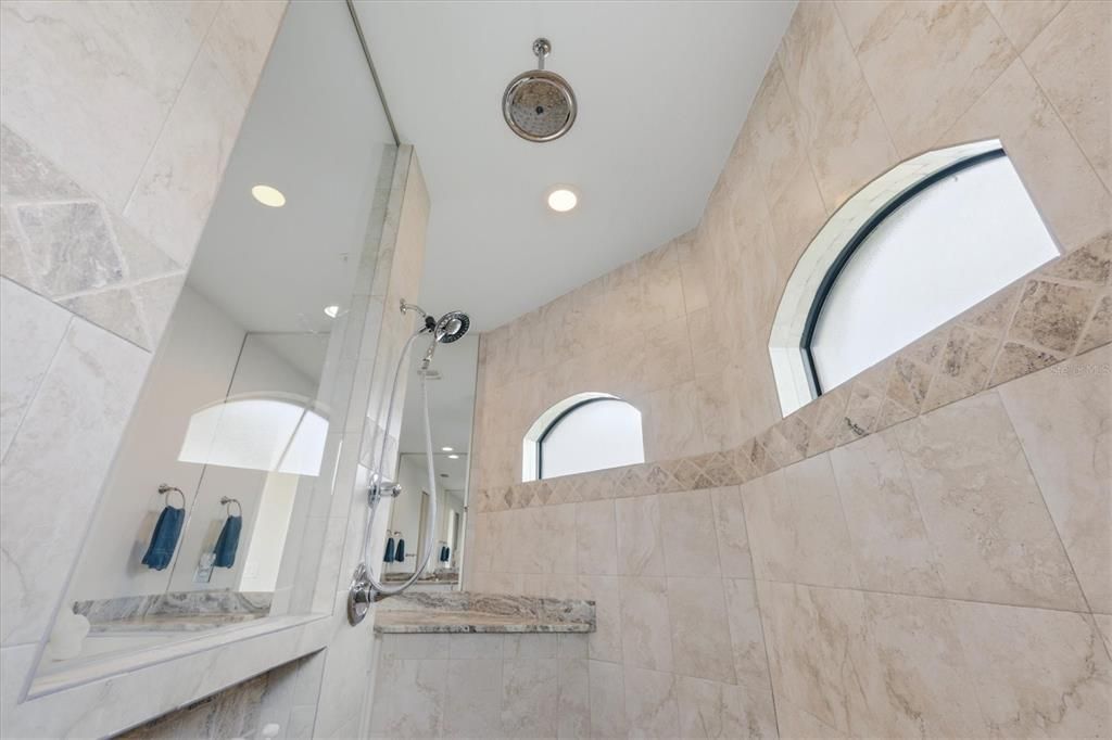 Activo con contrato: $750,000 (3 camas, 2 baños, 2098 Pies cuadrados)