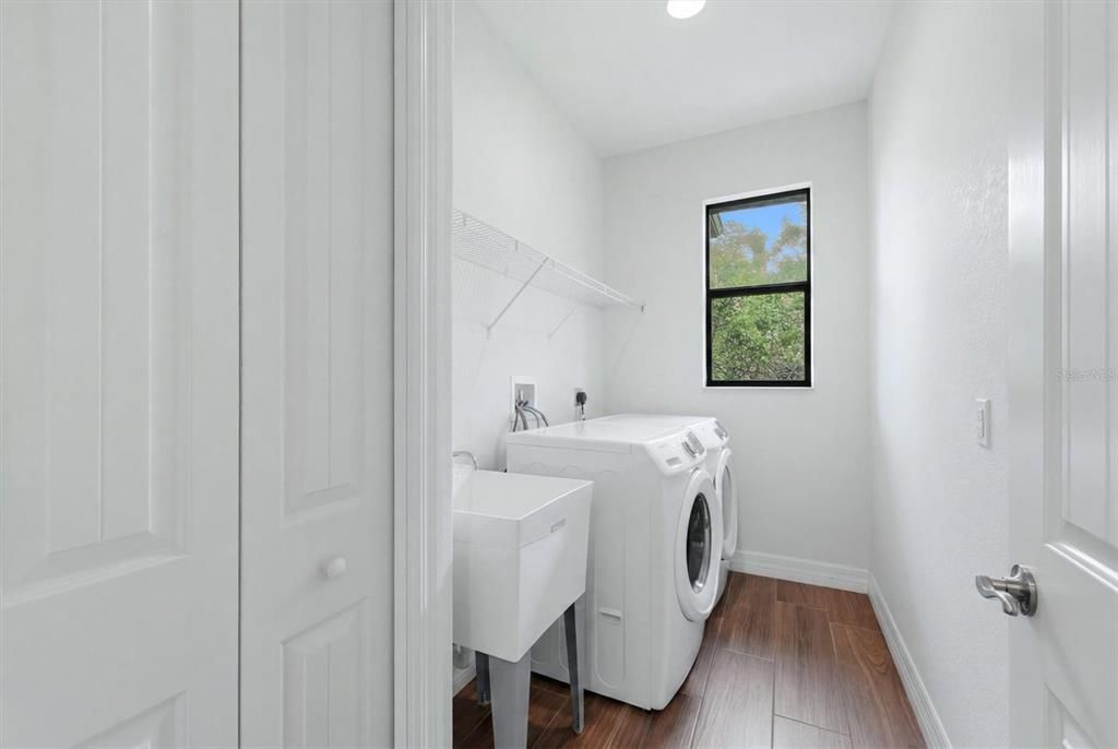 Activo con contrato: $750,000 (3 camas, 2 baños, 2098 Pies cuadrados)