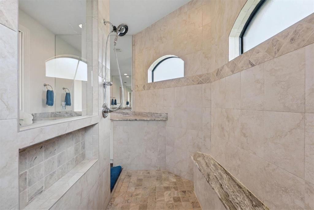Activo con contrato: $750,000 (3 camas, 2 baños, 2098 Pies cuadrados)