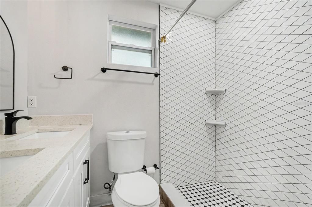 For Sale: $380,000 (3 beds, 3 baths, 1558 Square Feet)